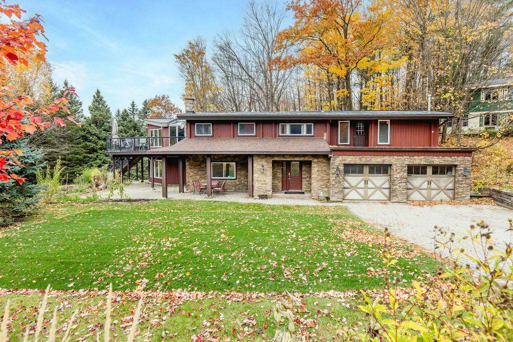 Oro-medonte, ON L4M 4Y8,12 Birch Grove DR