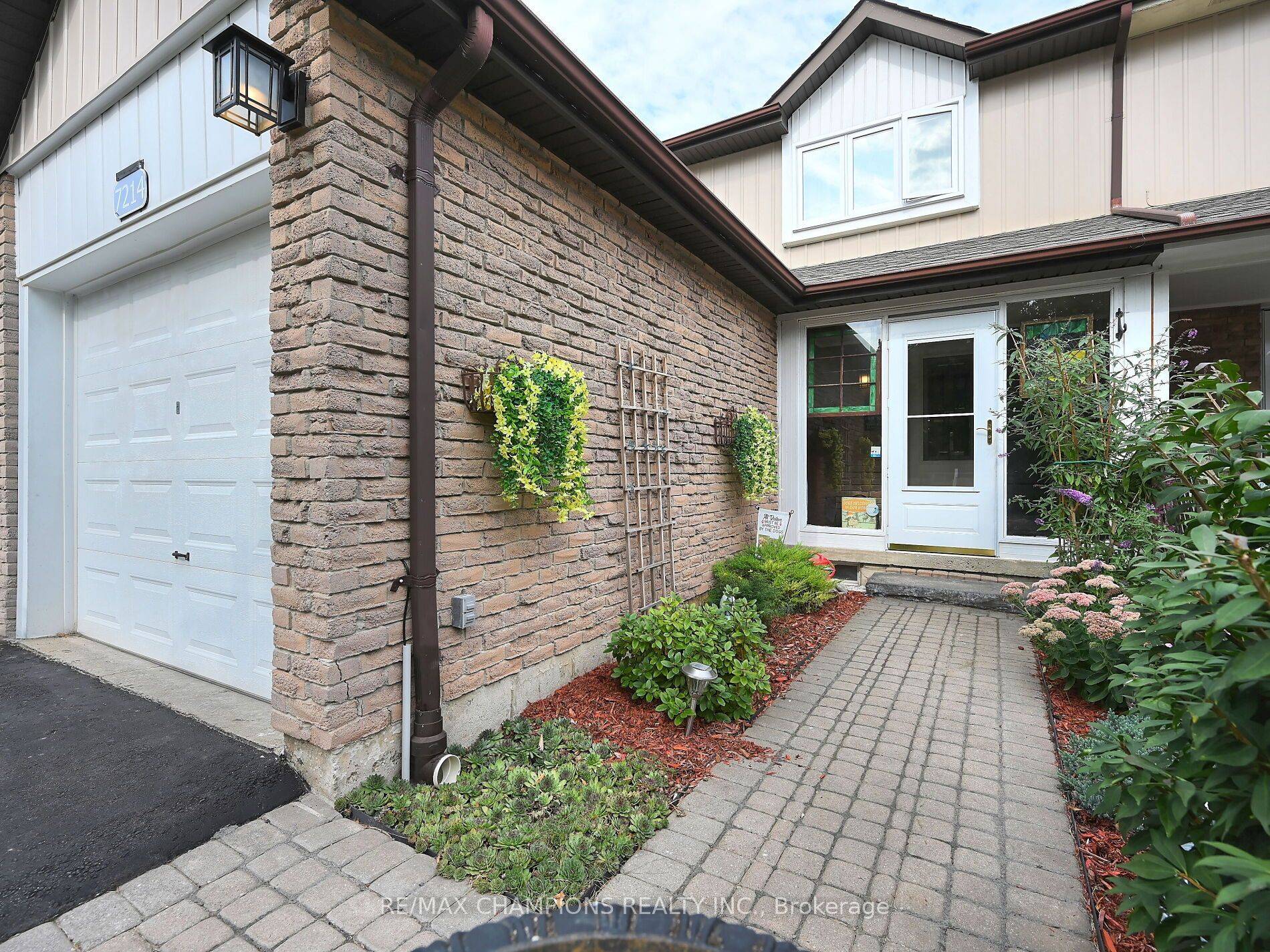 Mississauga, ON L5N 1Y9,7214 Ridgeland CRES