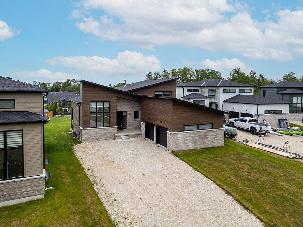 Blue Mountains, ON N0H 1J0,91 Goldie CT