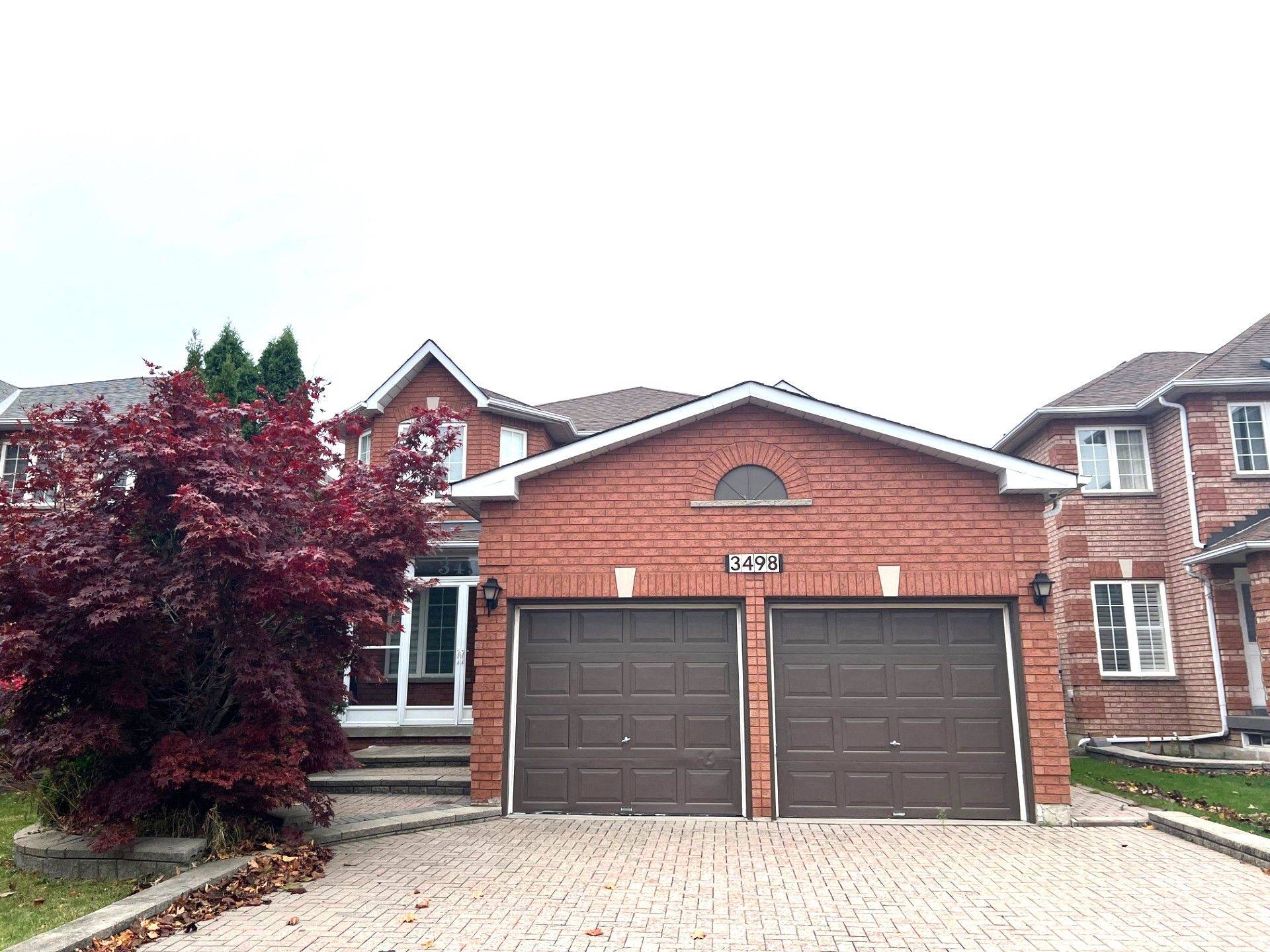 Mississauga, ON L5B 4E1,3498 Old Orchard Park DR