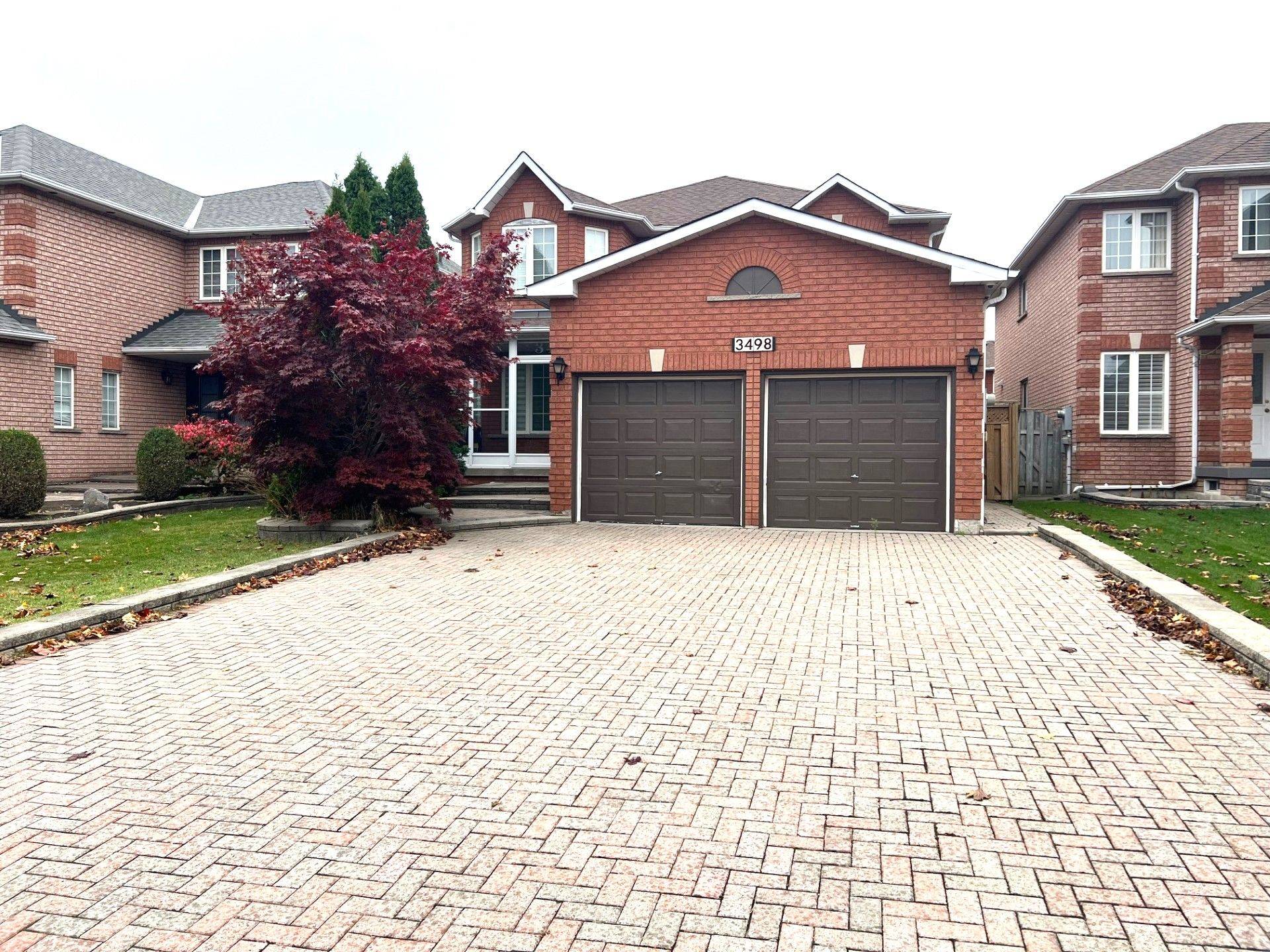 Mississauga, ON L5B 4E1,3498 Old Orchard Park DR