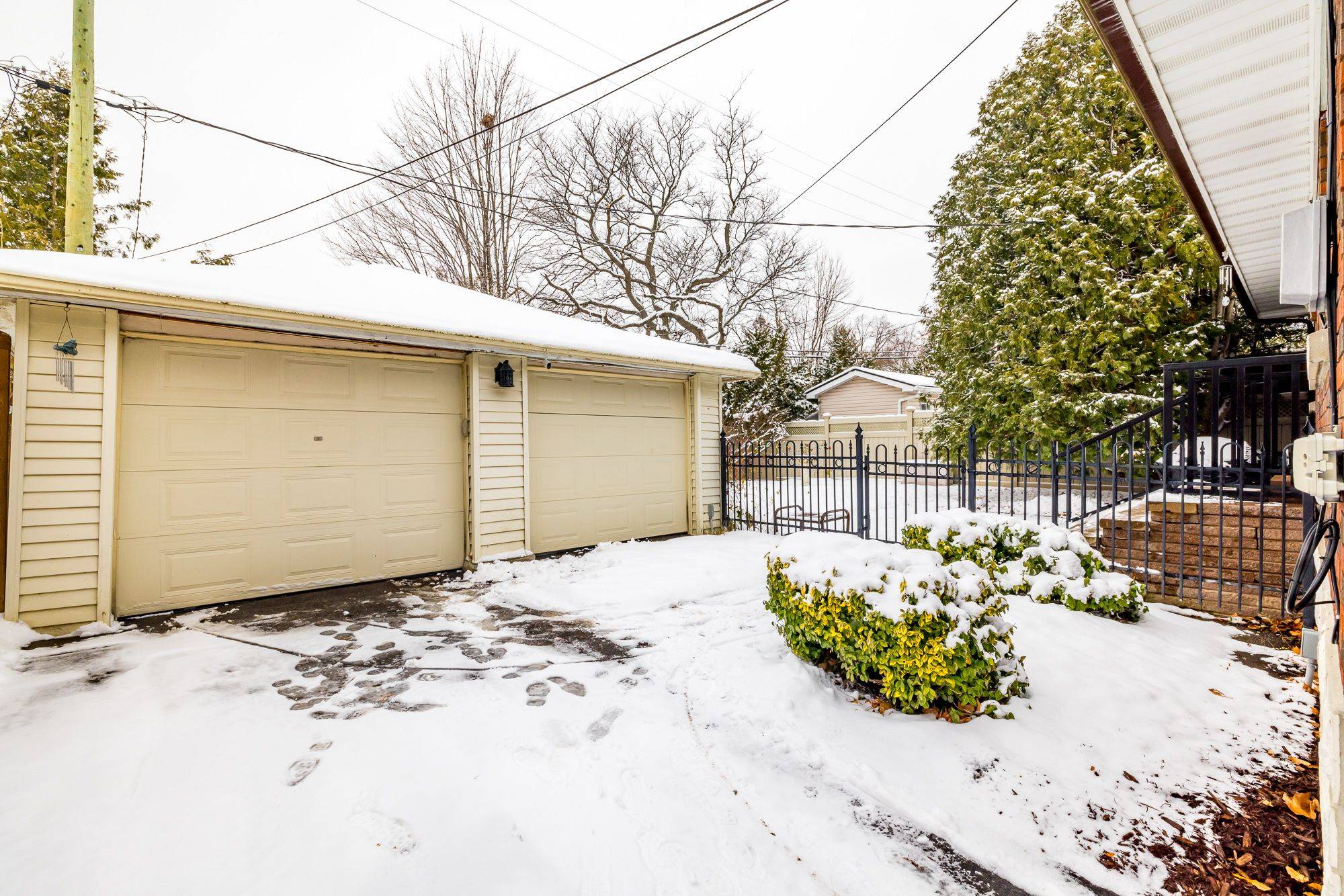 Elmvale Acres And Area, ON K1G 1W1,813 Weston DR