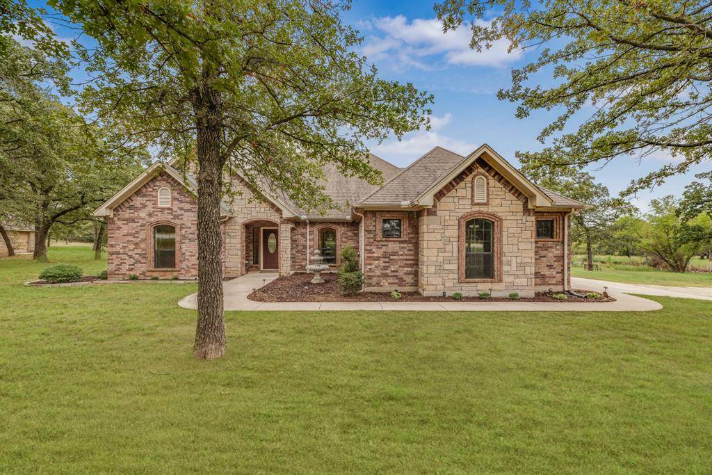 Bowie, TX 76230,534 Timber Oaks Court