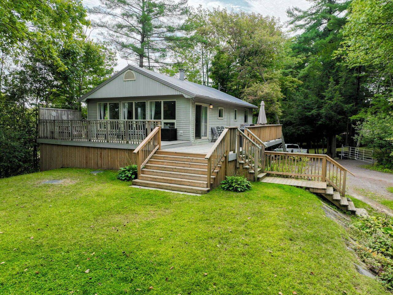 Muskoka Lakes, ON P0B 1J0,1006 Youngs RD