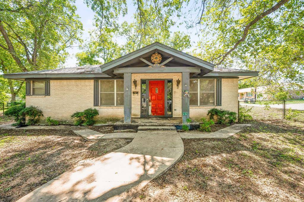 De Leon, TX 76444,232 W Pecan Avenue