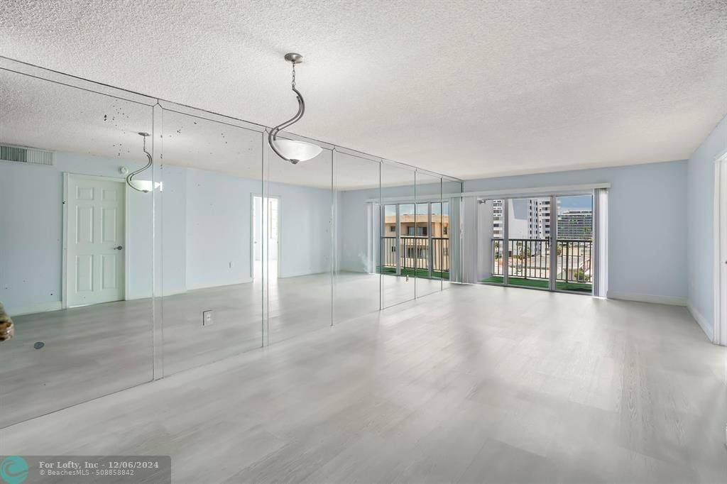 Miami Beach, FL 33141,6855 Abbott Ave  #504-5