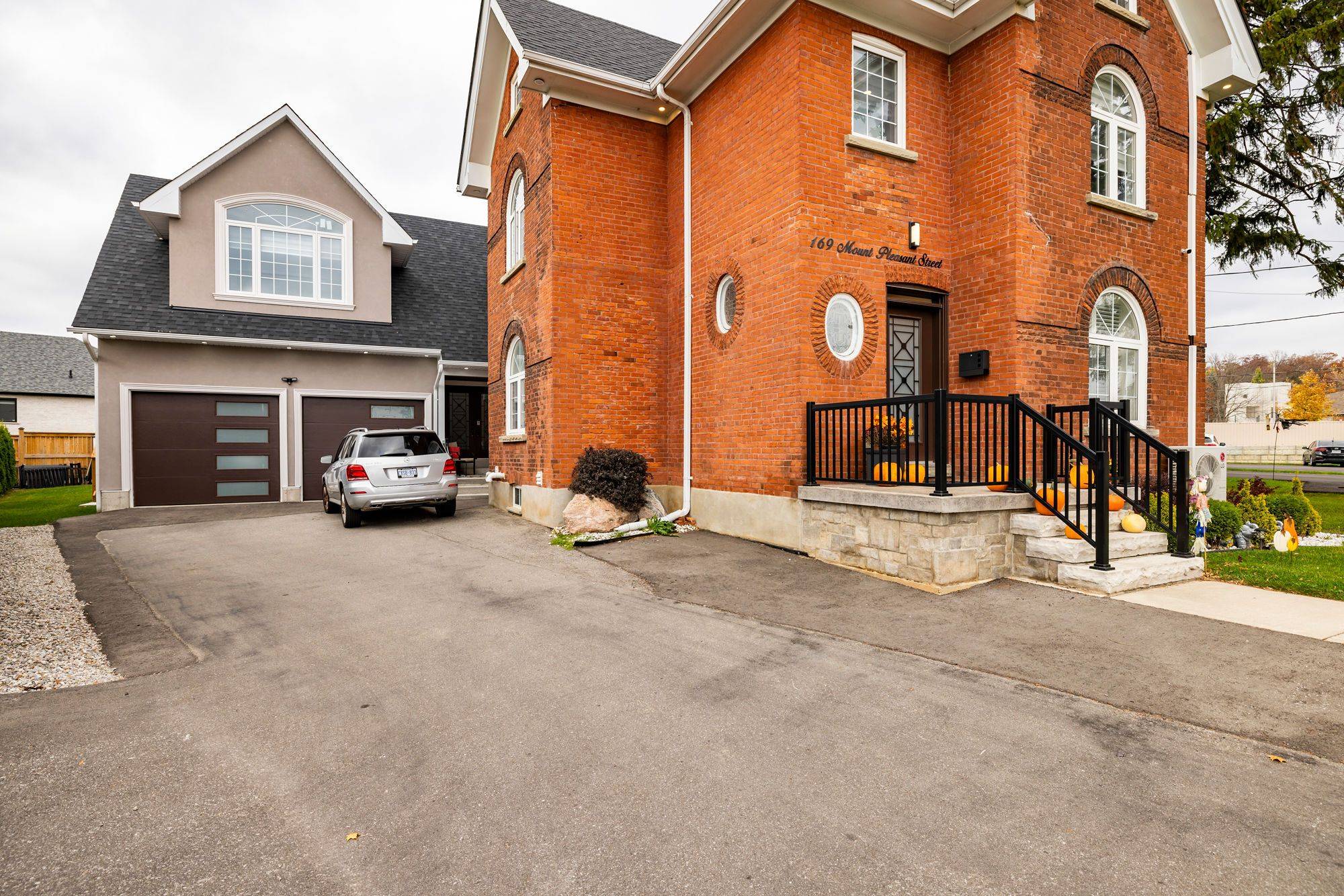 Brantford, ON N3T 1T6,169 Mount Pleasant ST