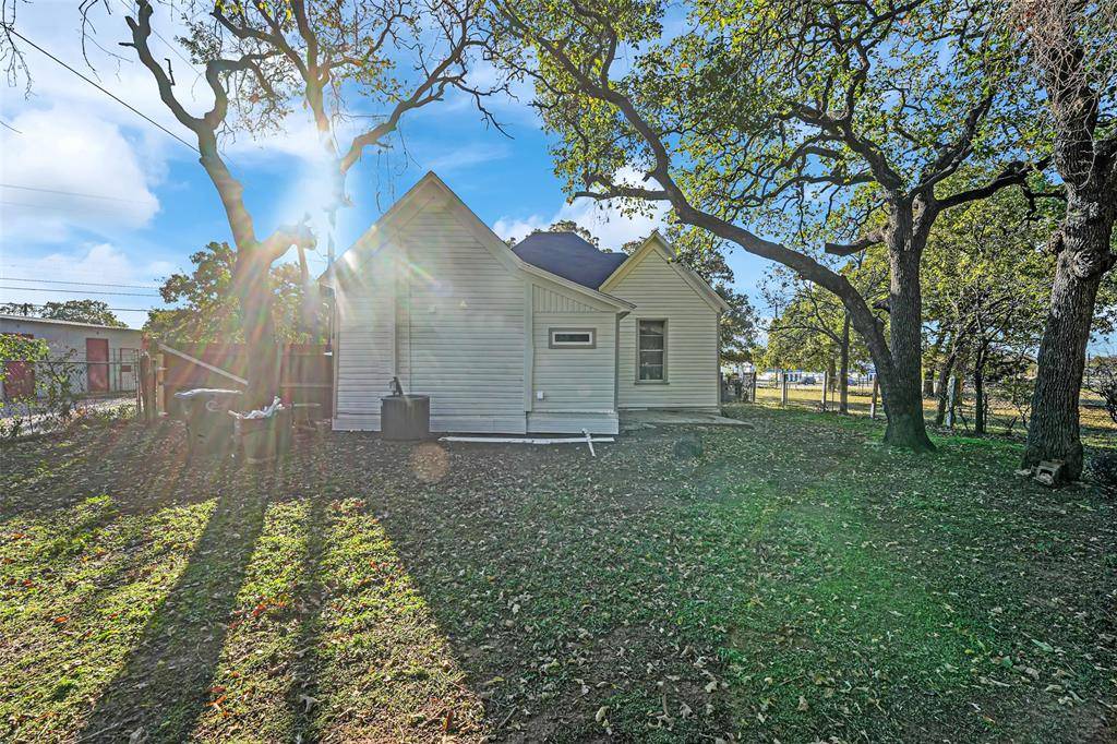 Cleburne, TX 76031,1551 E Henderson Street