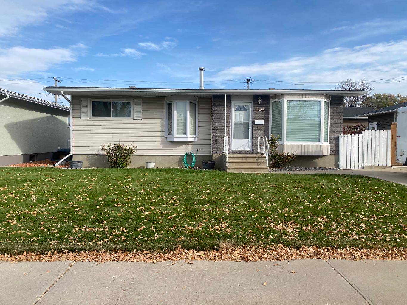 Medicine Hat, AB T1A 3X8,2287 20 AVE SE