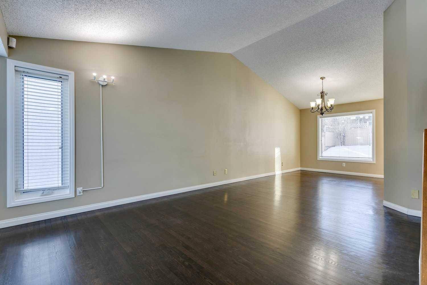 Calgary, AB T2Y 2R8,53 Shawnee Rise SW