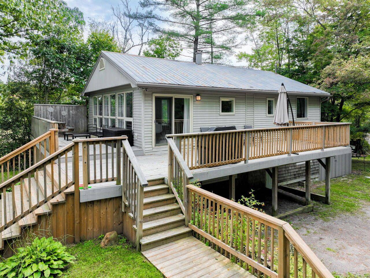 Muskoka Lakes, ON P0B 1J0,1006 Youngs RD