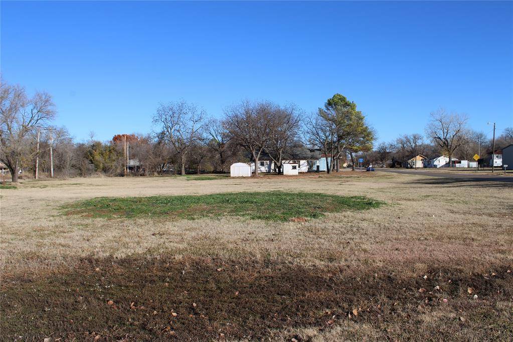 Comanche, OK 73529,809 Oak Main Avenue