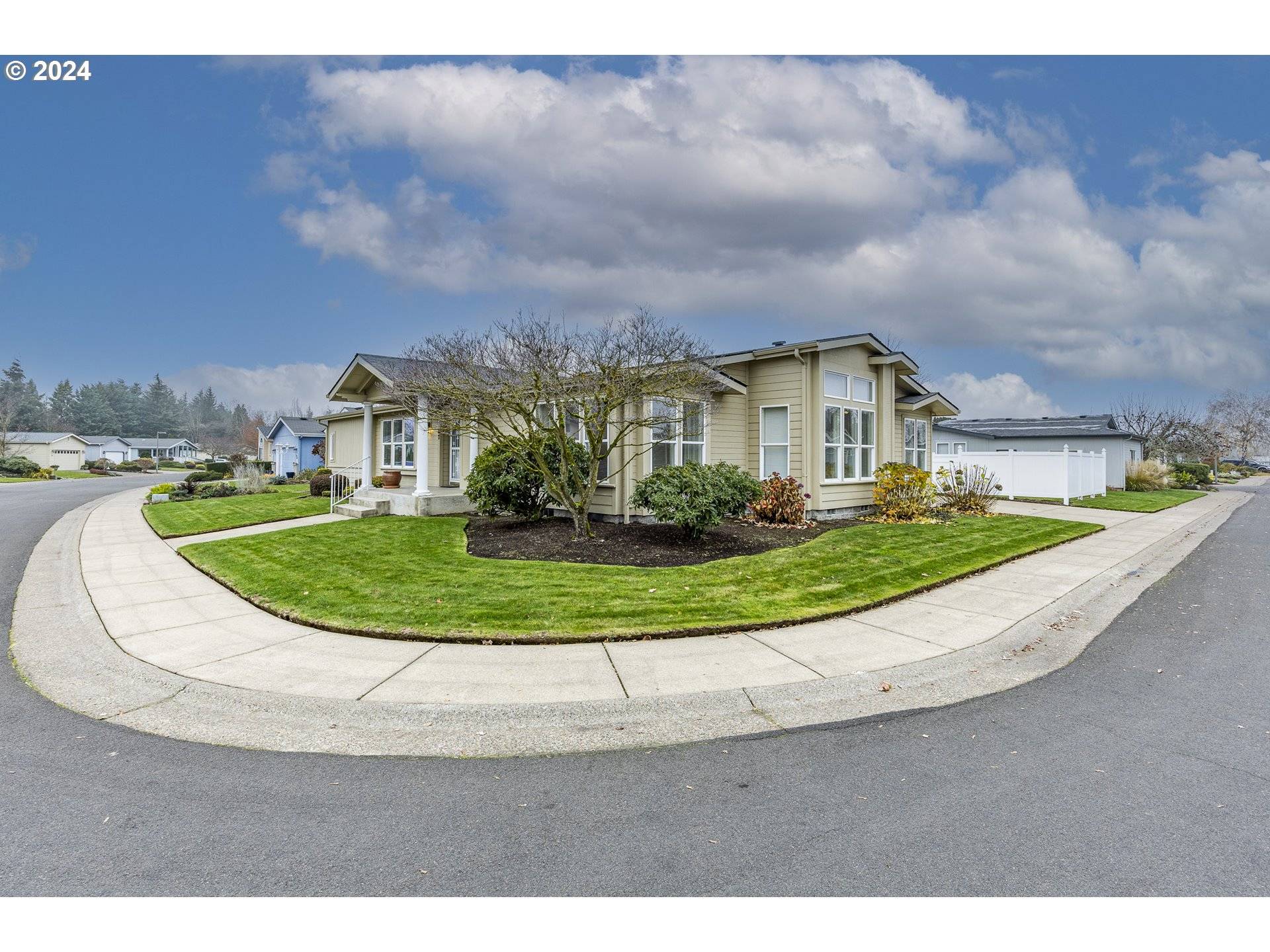 Eugene, OR 97408,3220 CRESCENT AVE #67