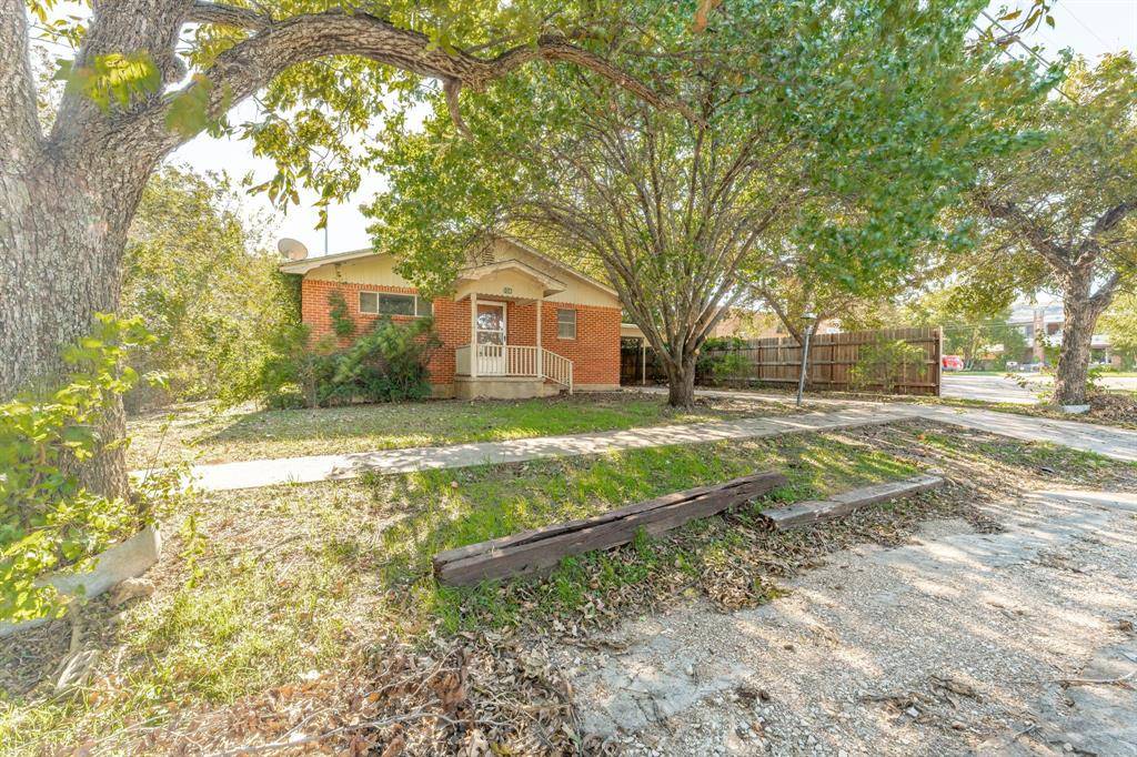 De Leon, TX 76444,108 E Ross Avenue