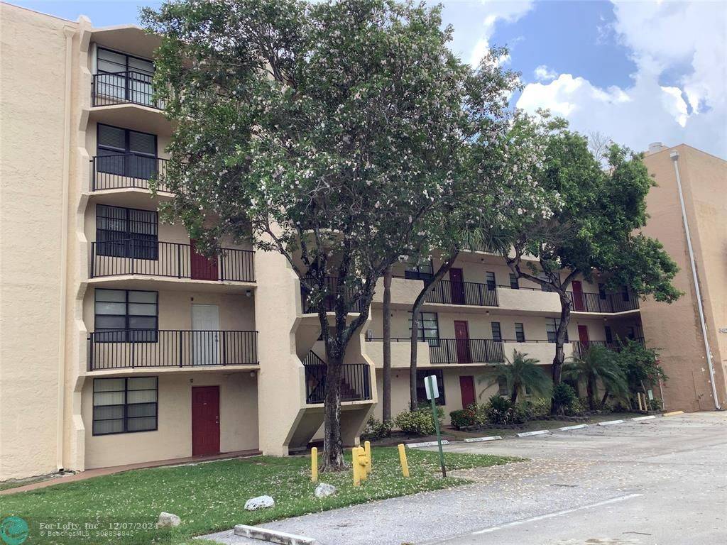 Pompano Beach, FL 33064,3450 Blue Lake Dr  #103