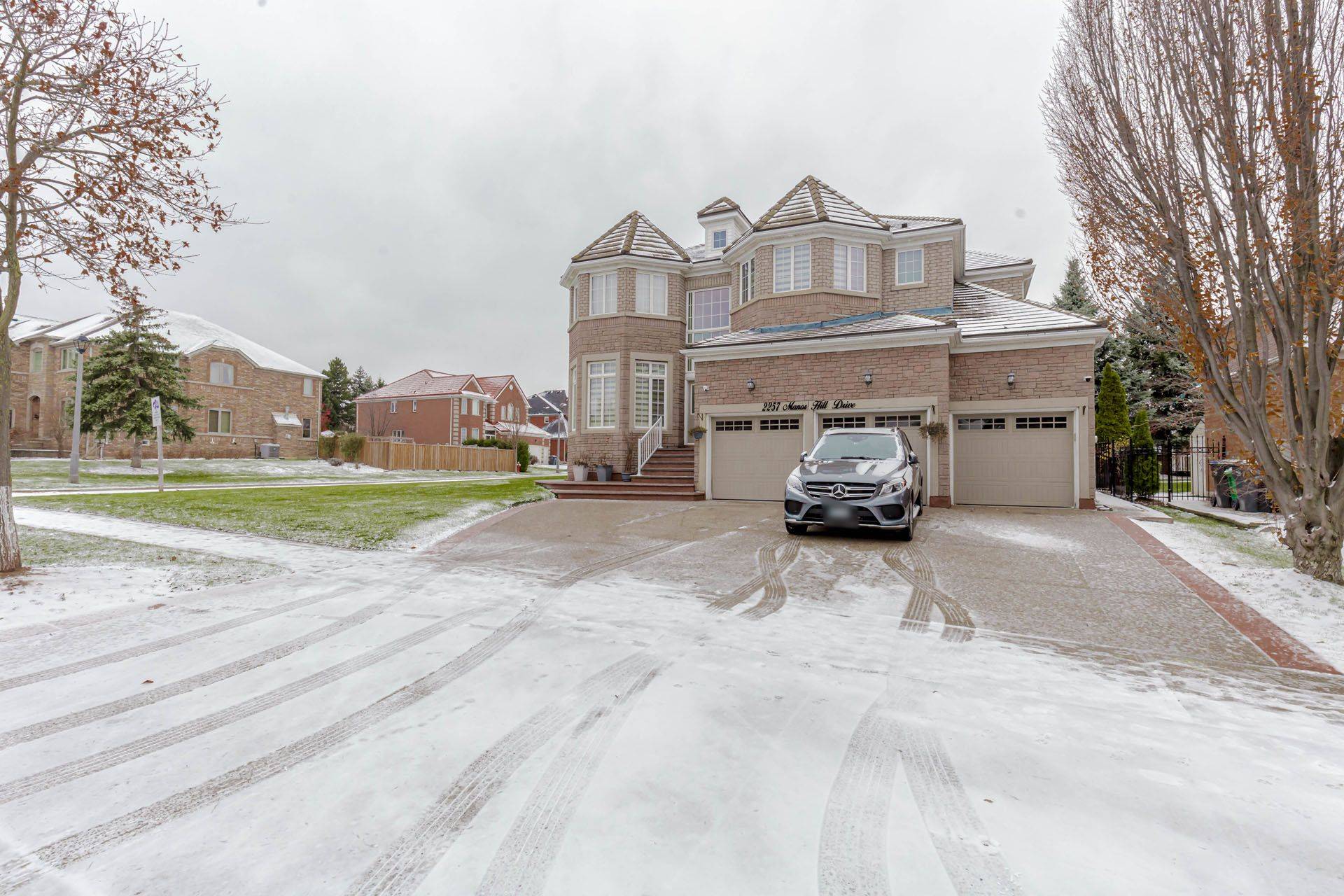 Mississauga, ON L5M 5B8,2257 Manor Hill DR N