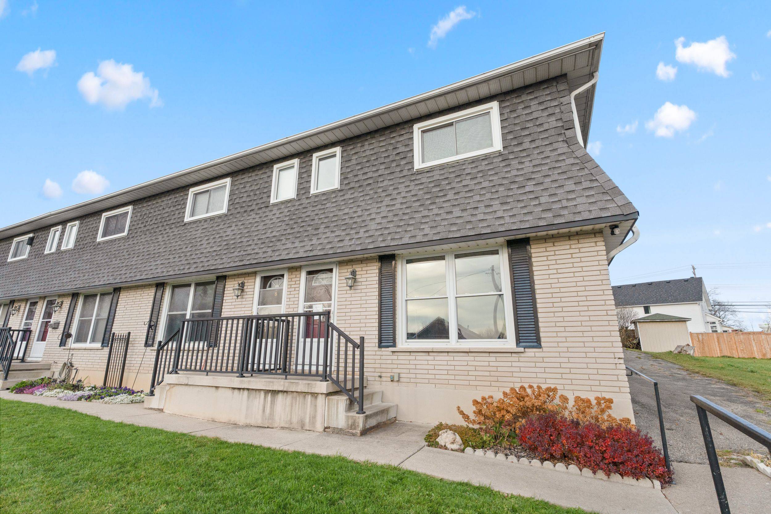 Niagara, ON L0R 2A0,156 ST. CATHARINES ST #7