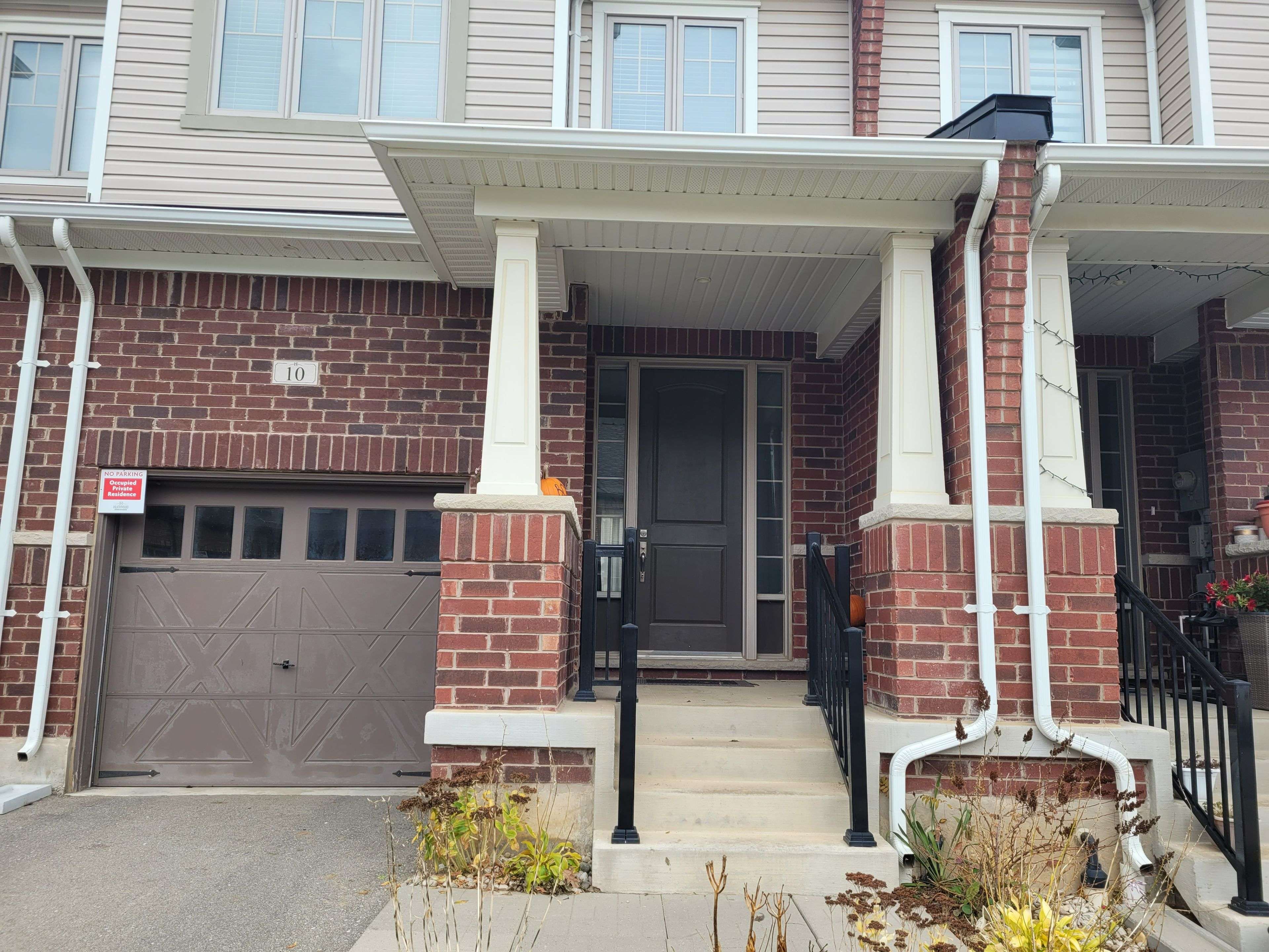 Kitchener, ON N2R 0N8,10 Stonehill AVE