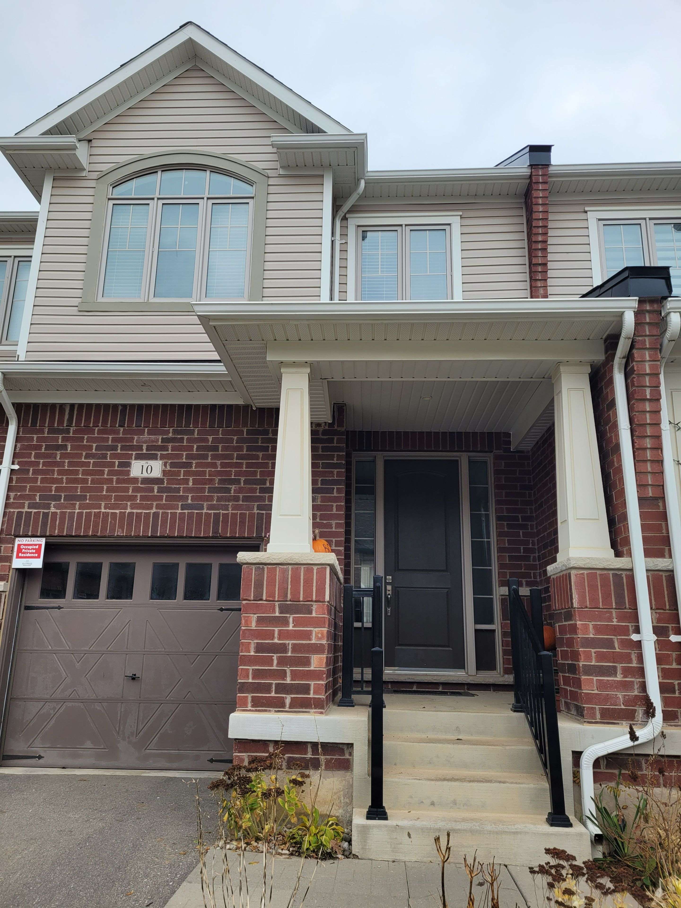 Kitchener, ON N2R 0N8,10 Stonehill AVE