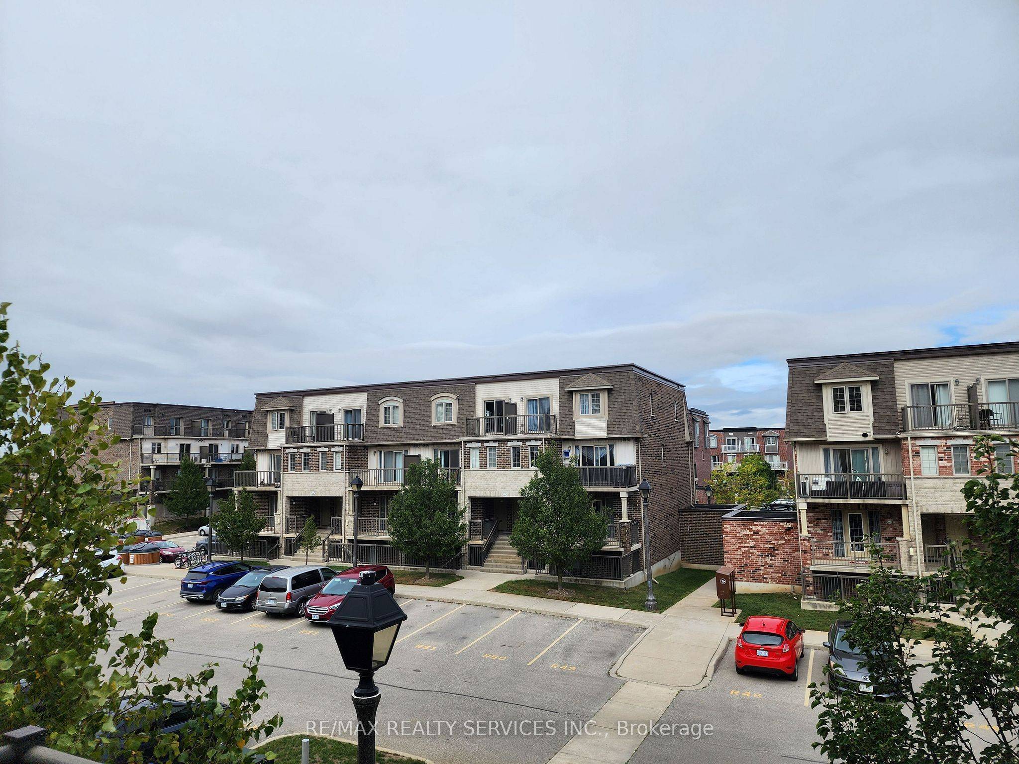 Kitchener, ON N2R 0E1,237 Rachel CRES #E