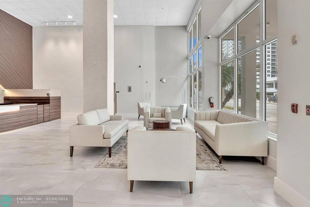 Hollywood, FL 33019,3000 S Ocean Dr  #714