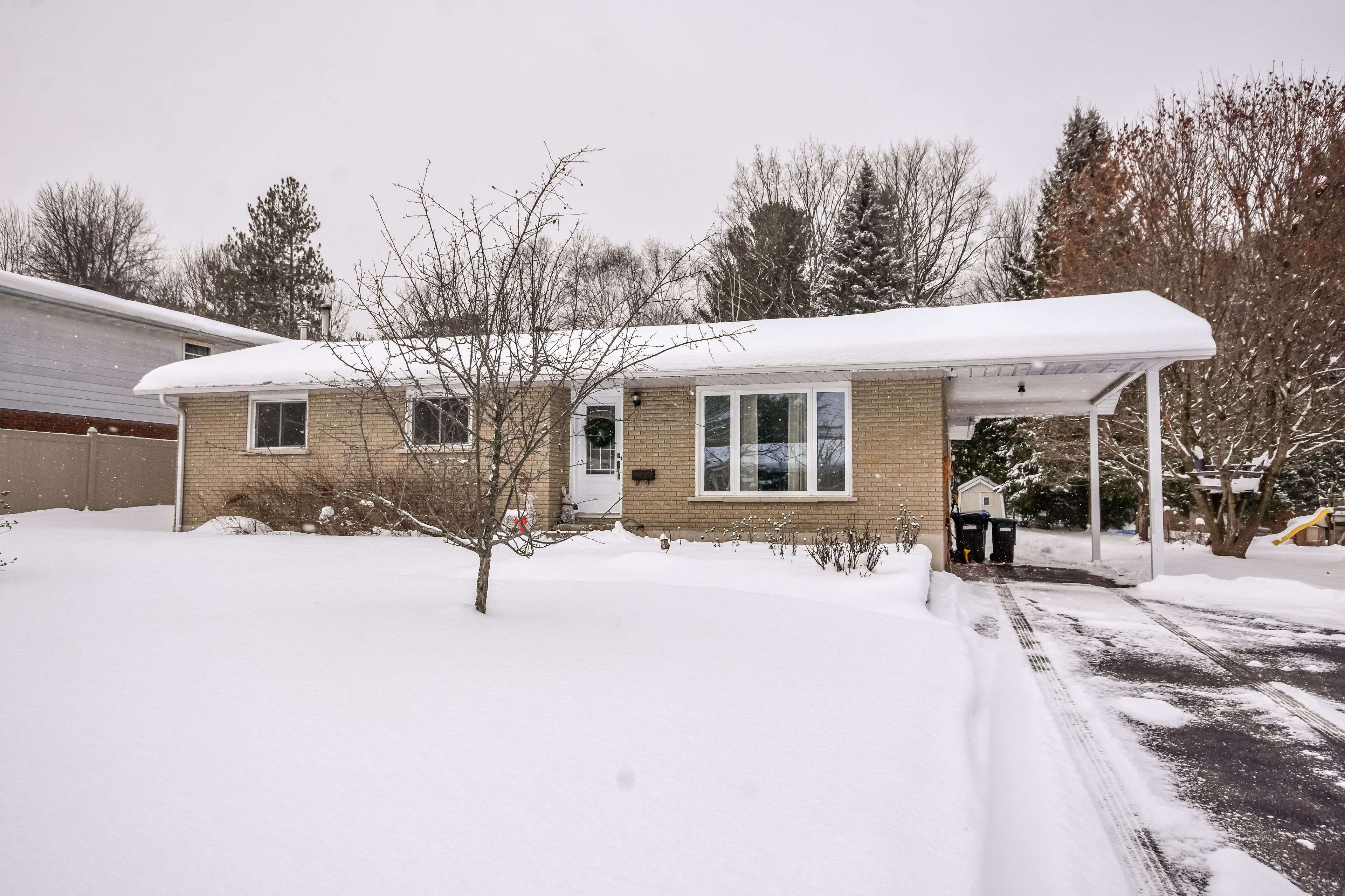 Oro-medonte, ON L3V 6H8,93 Jamieson CRES