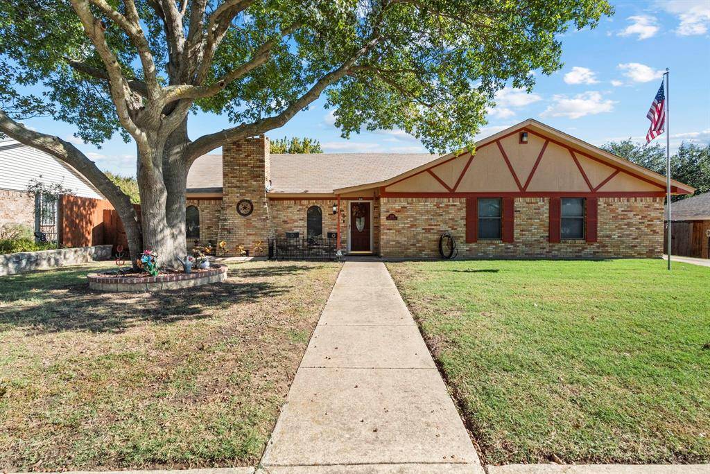 Benbrook, TX 76126,208 Dunigan Court