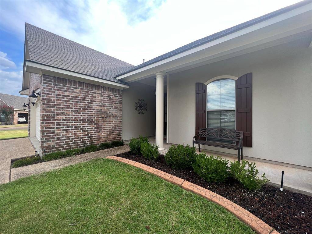 Bossier City, LA 71111,394 Half Moon Court