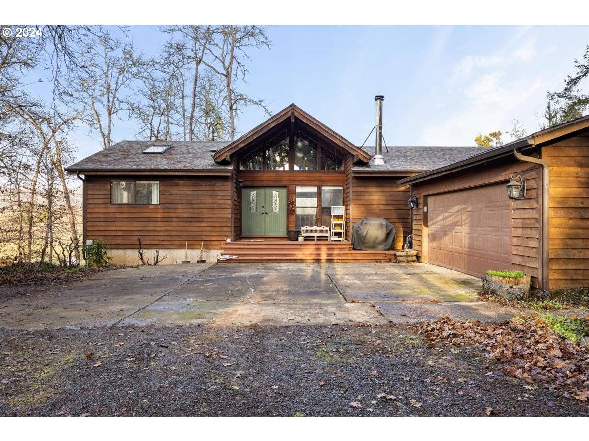 Roseburg, OR 97470,310 TRASK CT