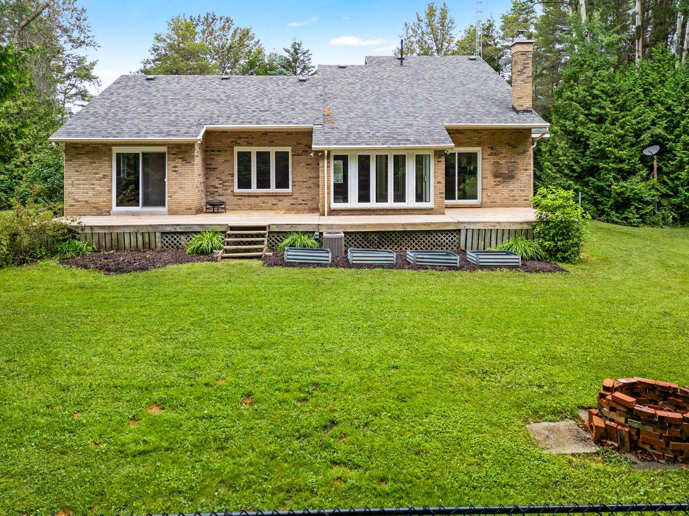 Clearview, ON L9Y 3Z1,7277 36 37 NOTTAWASAGA SR N/A E