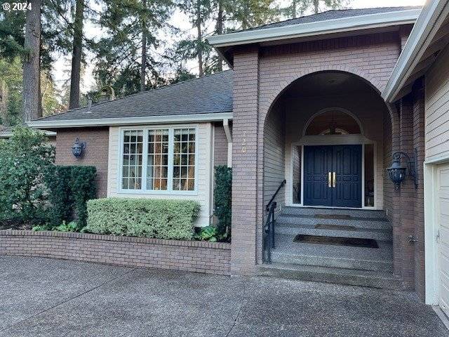 Lake Oswego, OR 97034,720 KENOLA CT