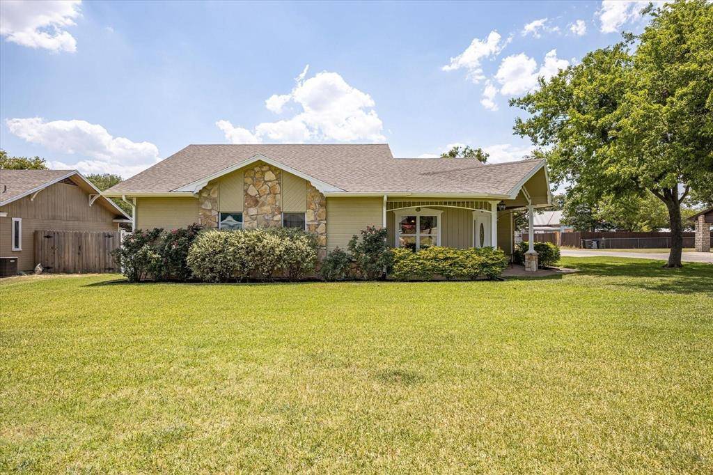 Tolar, TX 76476,508 Pine Lane