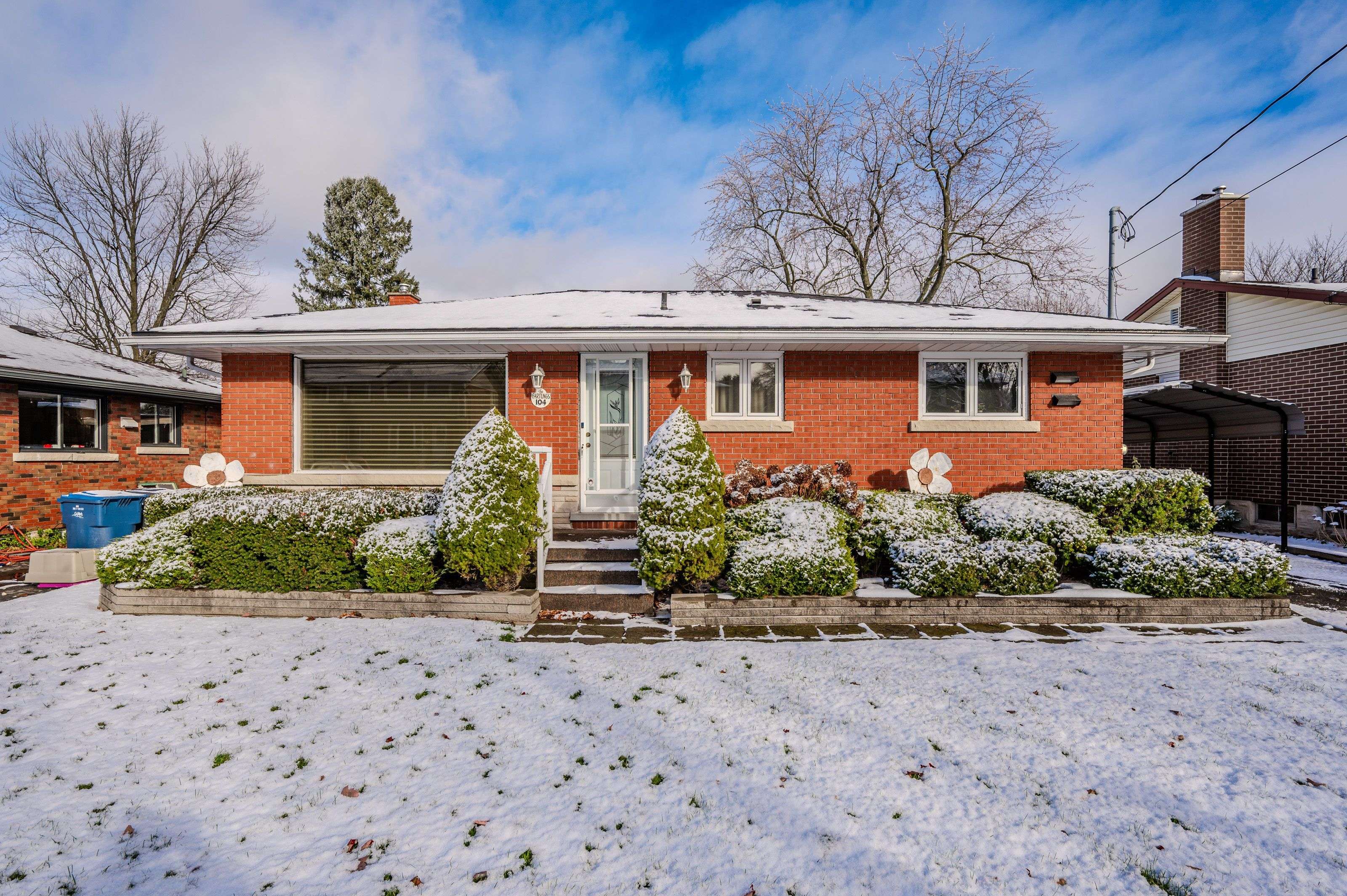 Guelph, ON N1E 3T7,104 Dumbarton ST