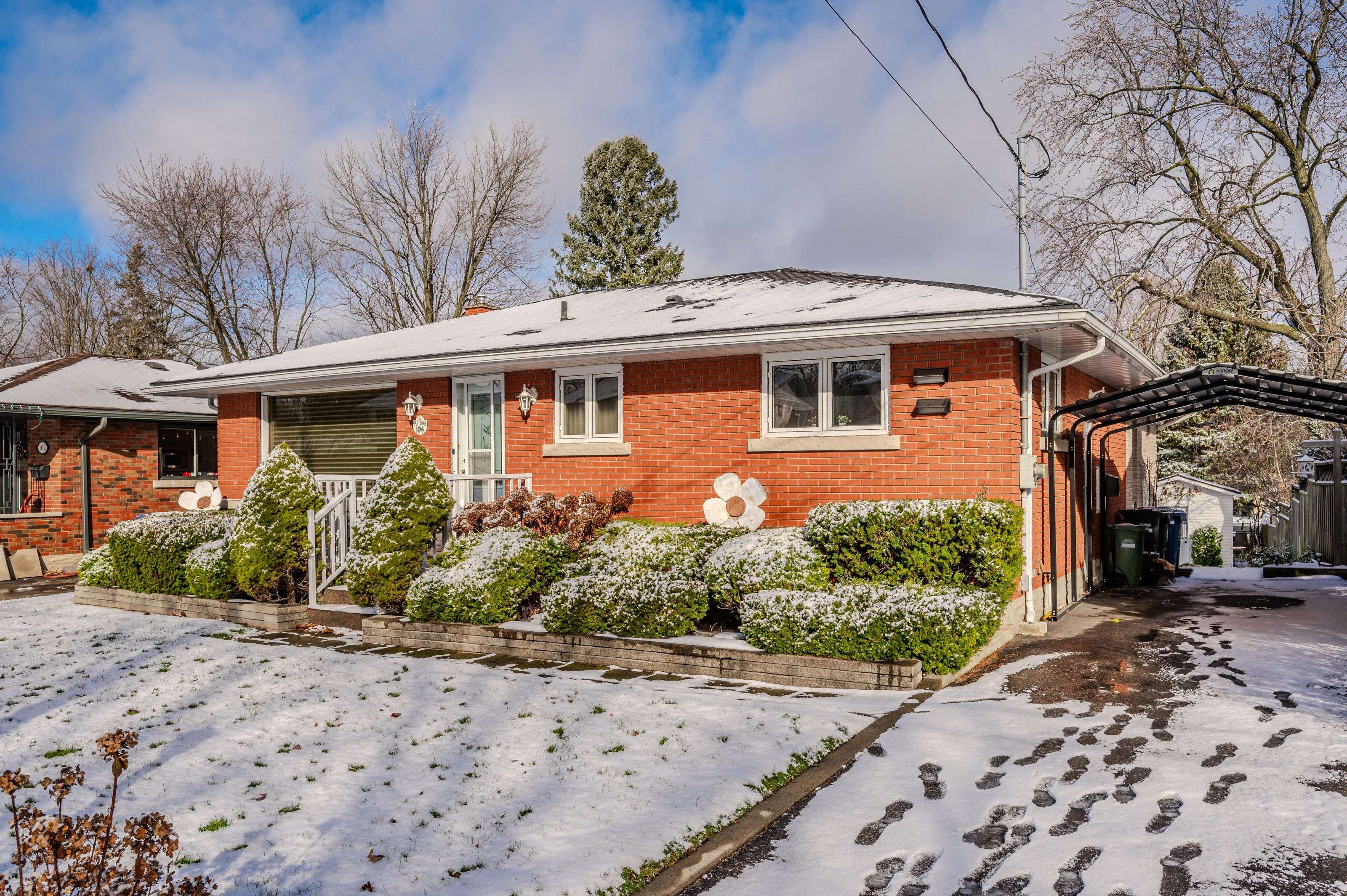 Guelph, ON N1E 3T7,104 Dumbarton ST