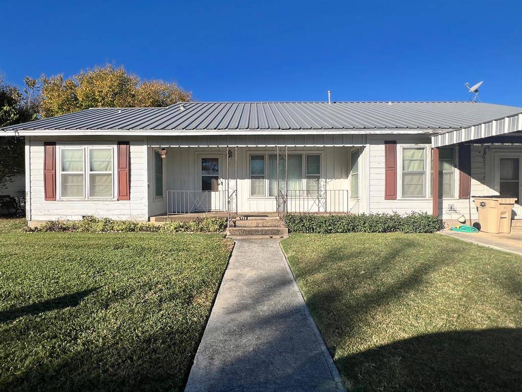 Comanche, TX 76442,107 9th Street