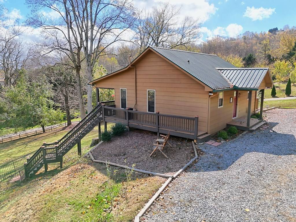 Hayesville, NC 28904,411 Cabin Drive