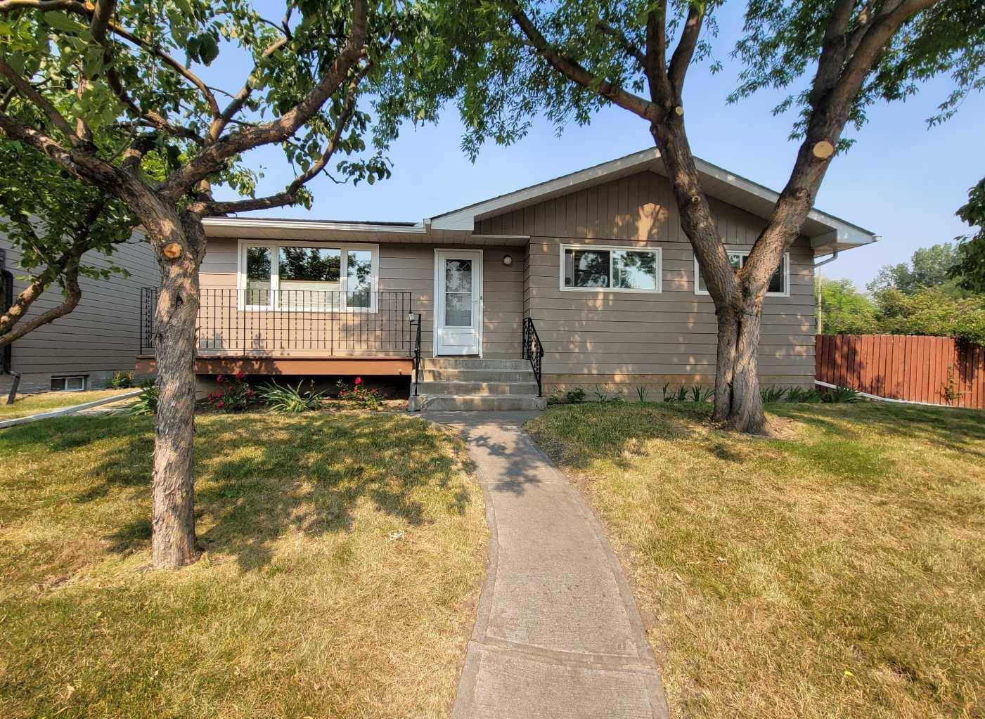 Calgary, AB T2J 1T8,10216 Maplecreek DR SE