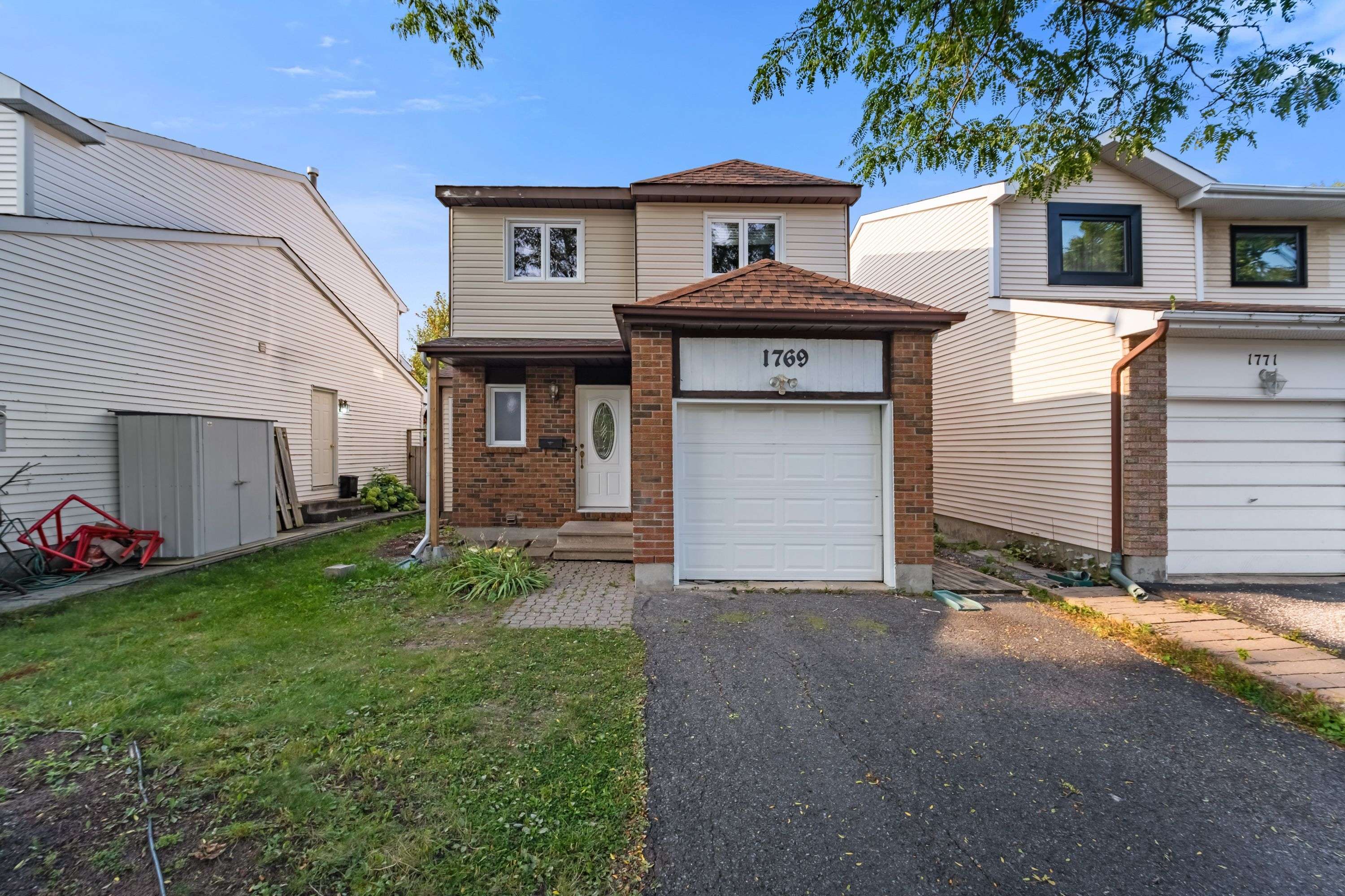 Ottawa, ON K1C 5K1,1769 Bromont WAY