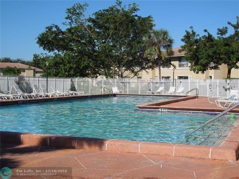 Coral Springs, FL 33071,904 Twin Lakes Dr  #904