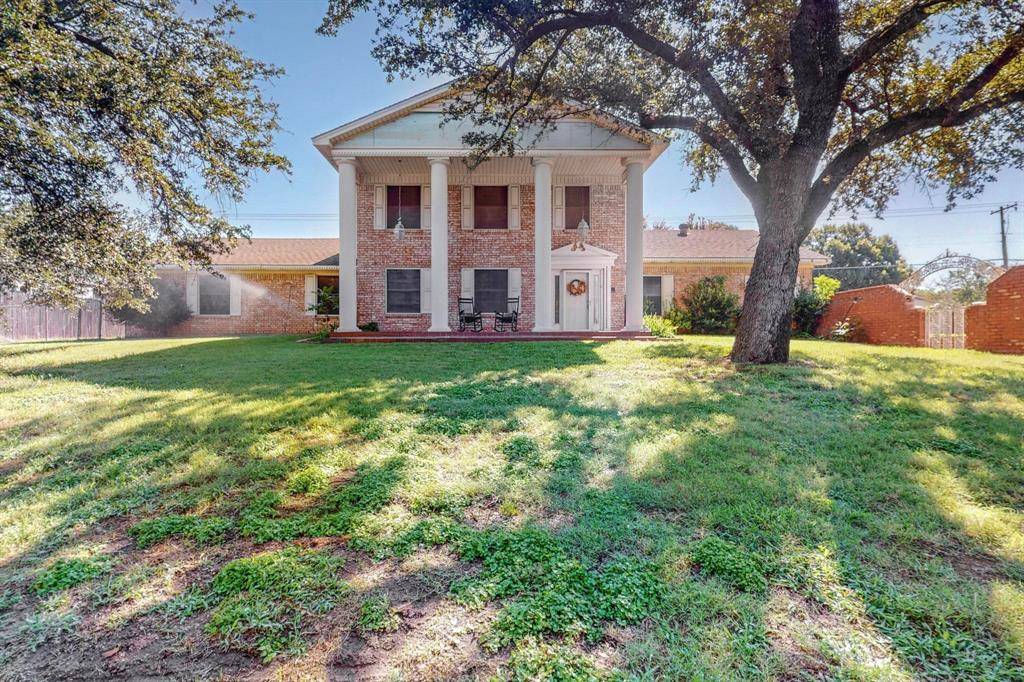 Bedford, TX 76022,2 Linderhof Circle