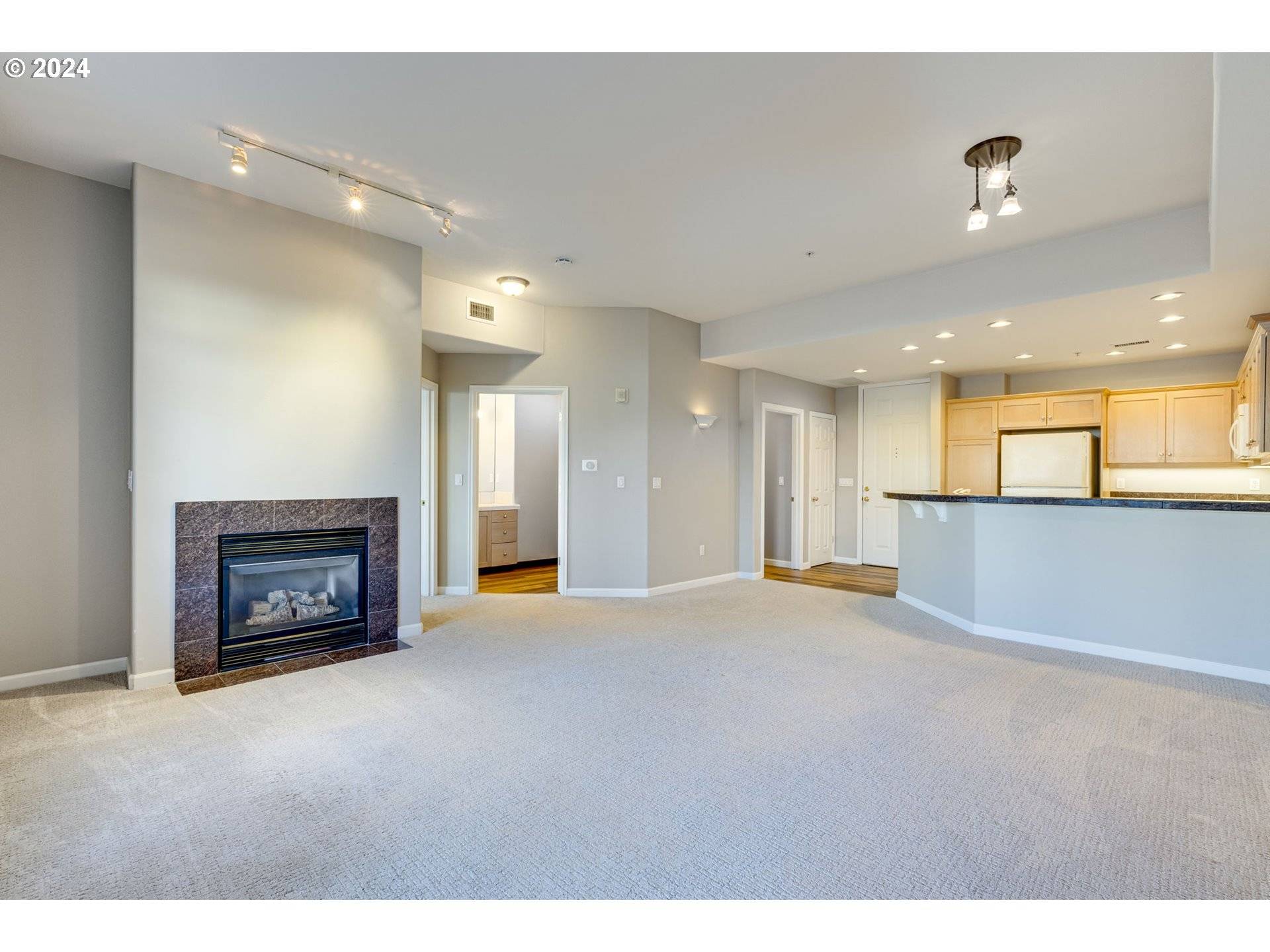 Portland, OR 97229,4884 NW PROMENADE TER #205