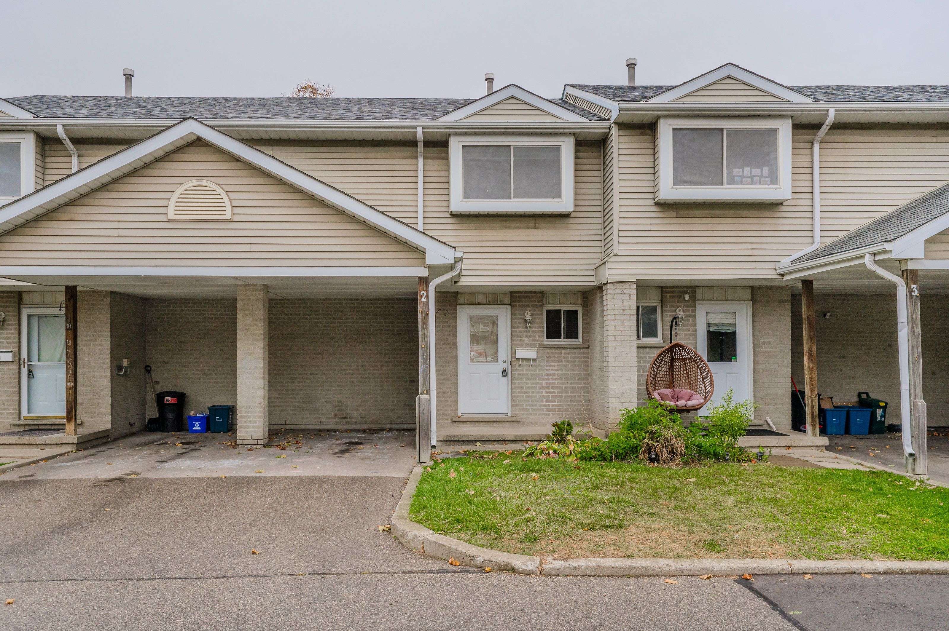 Cambridge, ON N1R 8B4,125 Sekura CRES #2