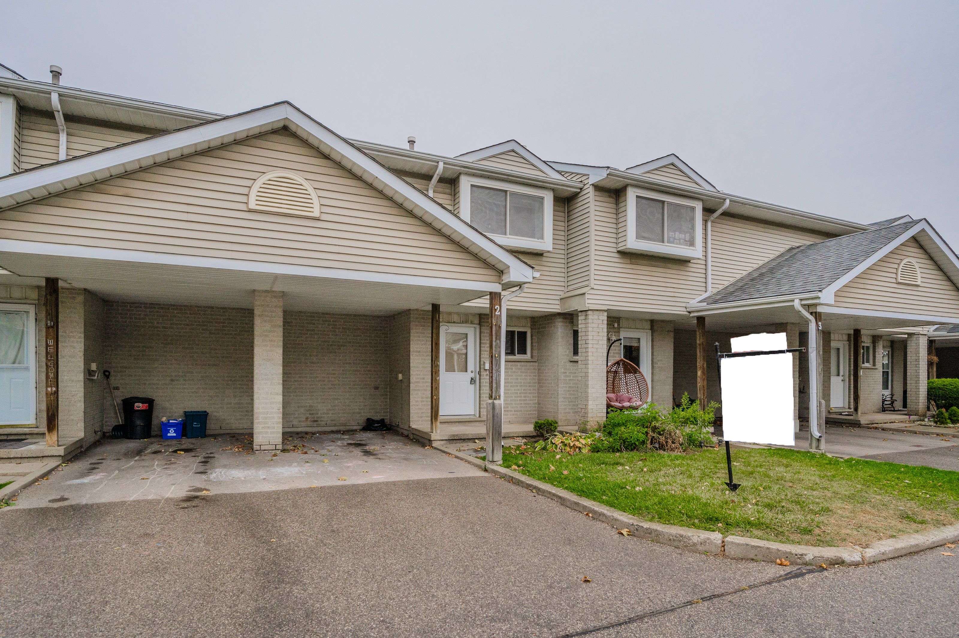 Cambridge, ON N1R 8B4,125 Sekura CRES #2