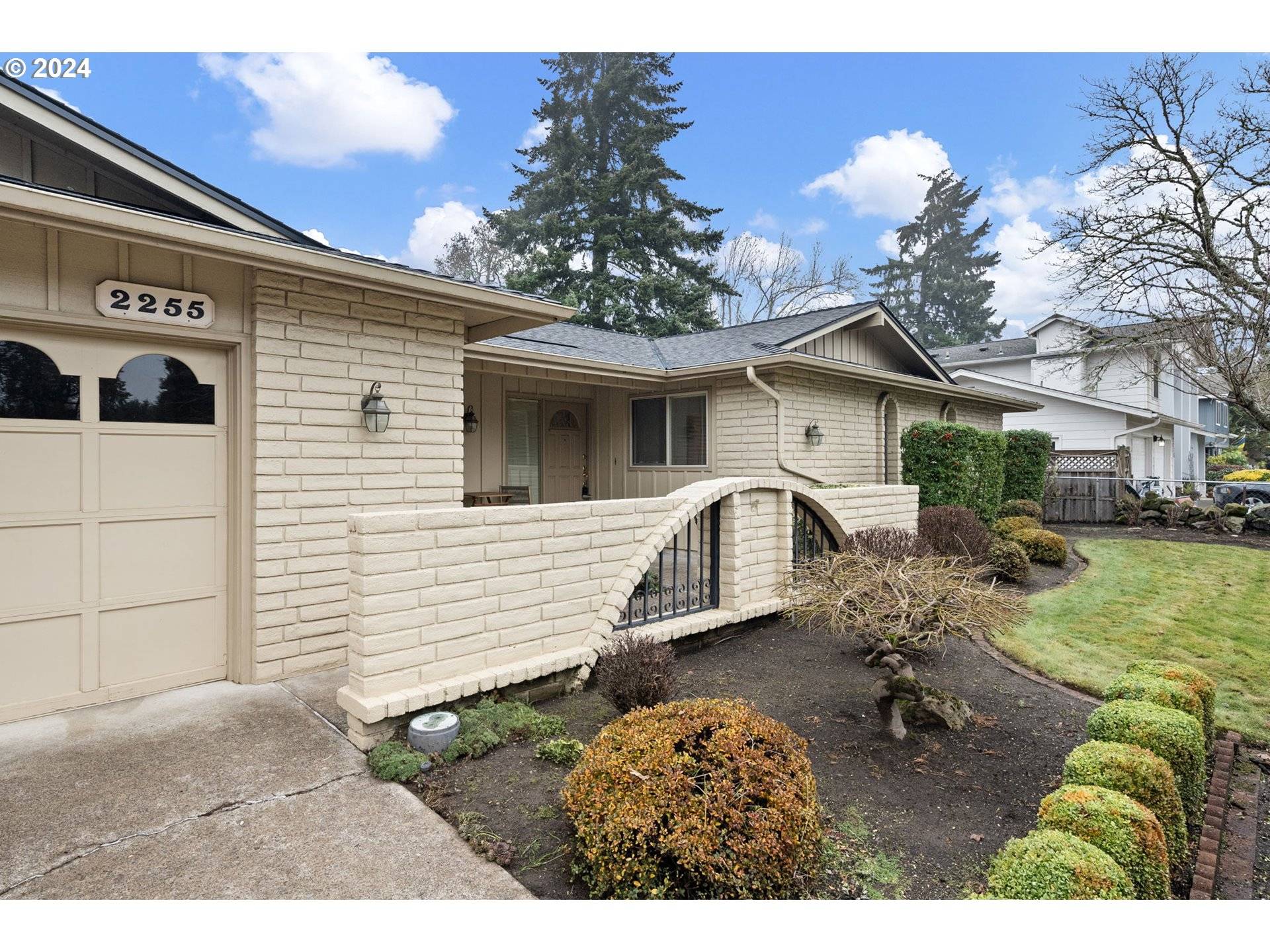 Eugene, OR 97401,2255 ROCKY LN