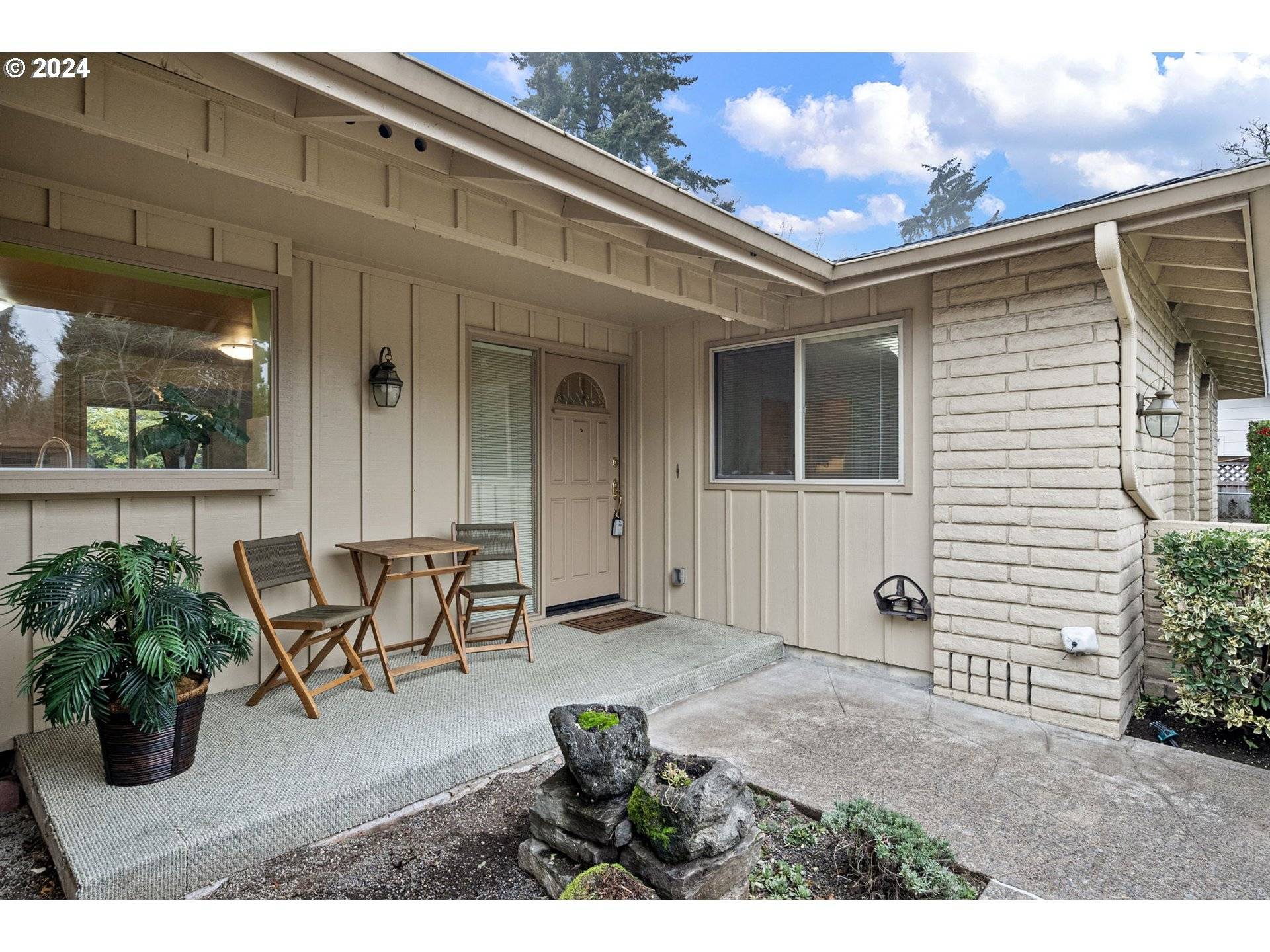 Eugene, OR 97401,2255 ROCKY LN