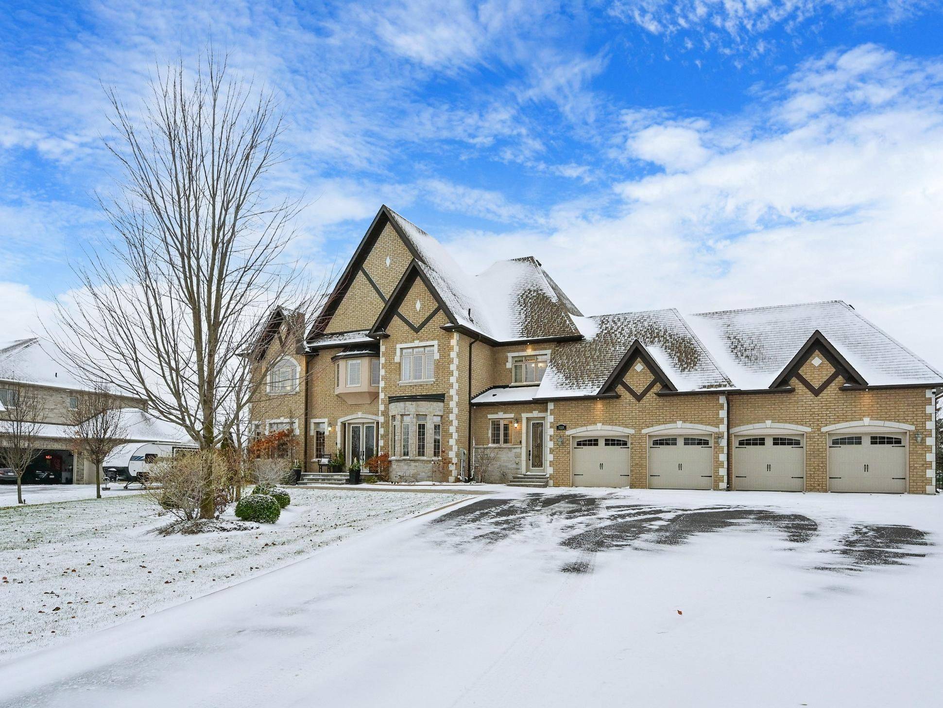 Pickering, ON L1Y 0A1,5108 Tom Thomson CT