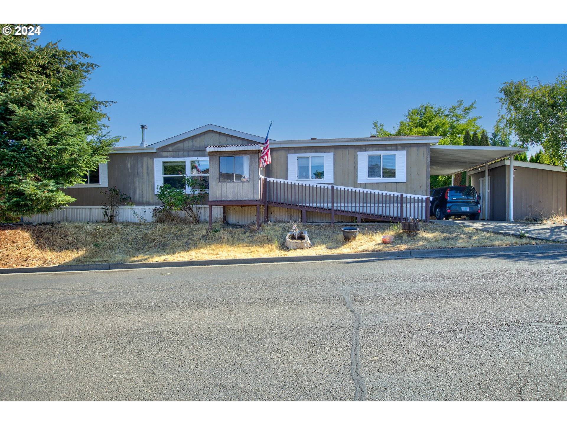 Roseburg, OR 97471,377 RIVER PLACE DR #20