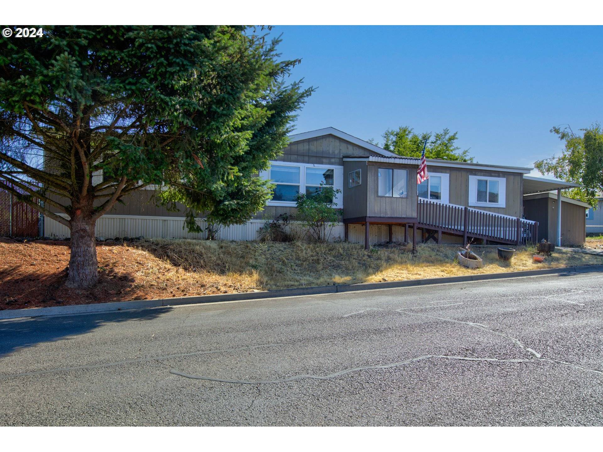 Roseburg, OR 97471,377 RIVER PLACE DR #20