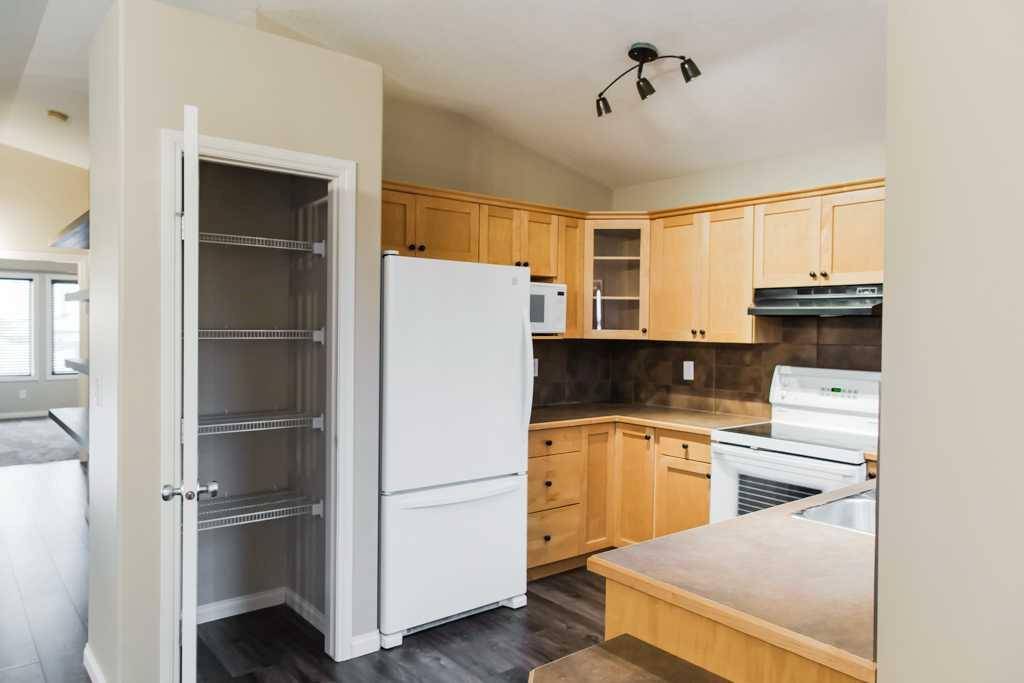 Grande Prairie, AB T8X 1V3,9030 95 AVE