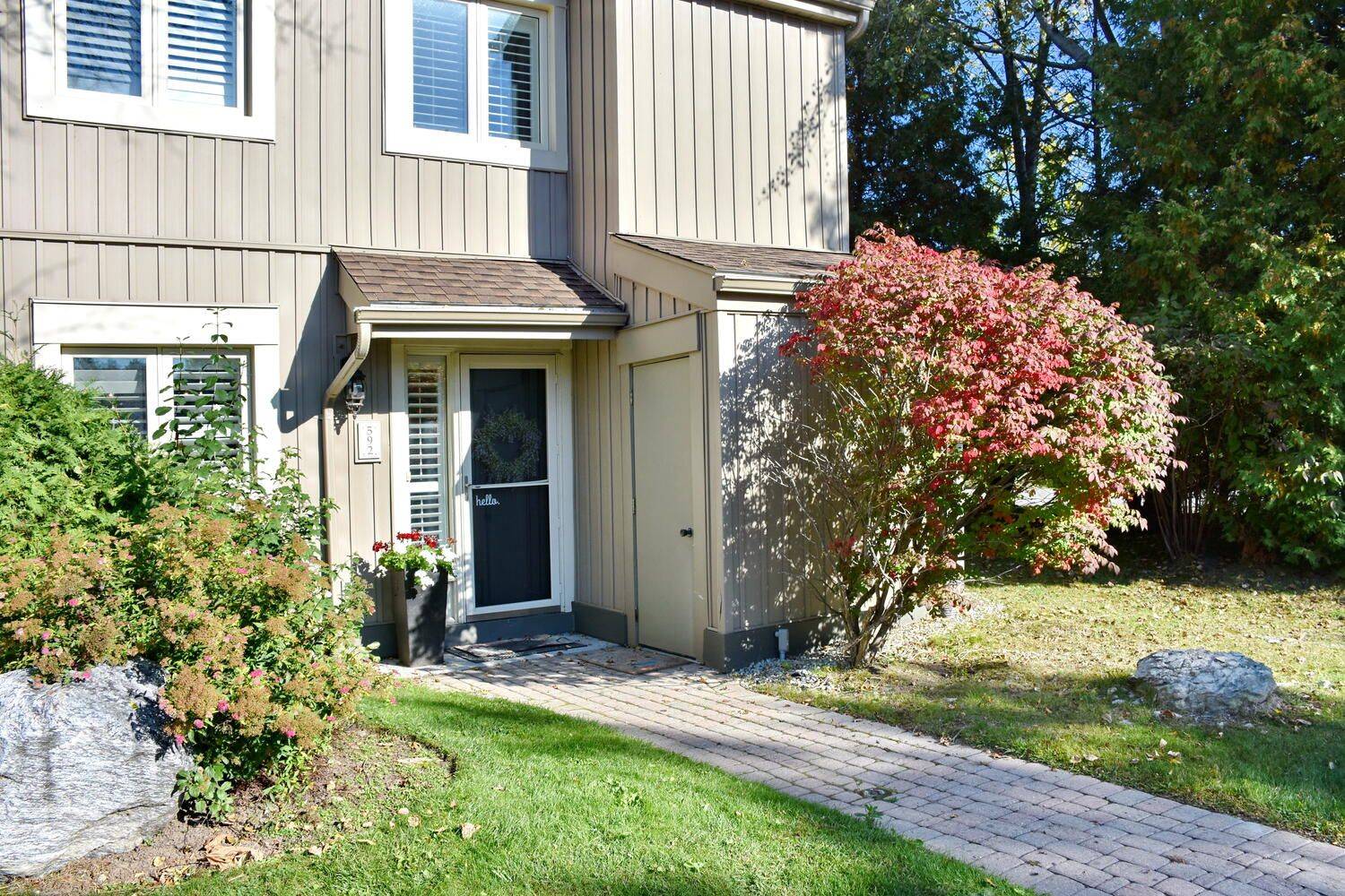 Collingwood, ON L9Y 5B4,592 OXBOW CRES